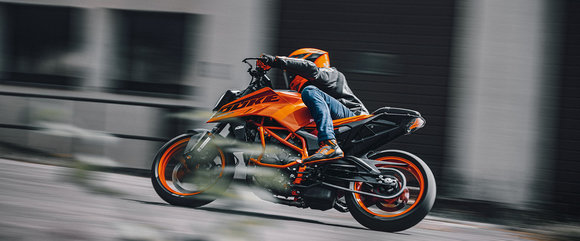 PHO_BIKE_DET_MY24-KTM-390-DUKE-action-3_#SALL_#AEPI_#V1.jpg (244 KB)